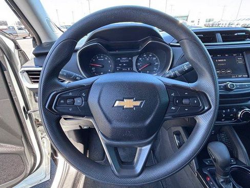Used 2022 Chevrolet TrailBlazer LT w/ Confidence II Package FWD image 21