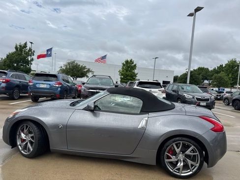 Used 2014 Nissan 370Z Touring w/ Sport Package RWD image 5