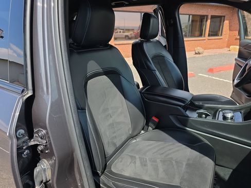 Used 2024 Jeep Grand Cherokee Altitude AWD/4WD image 33