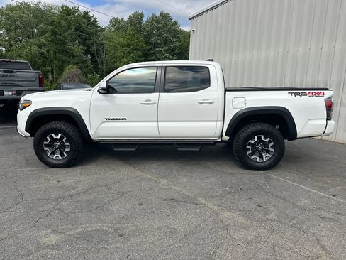 Used 2020 Toyota Tacoma TRD Off-Road w/ TRD Premium Off Road Package AWD/4WD image 9