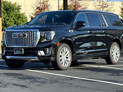 Used 2024 GMC Yukon XL Denali w/ Denali Reserve Package image 9