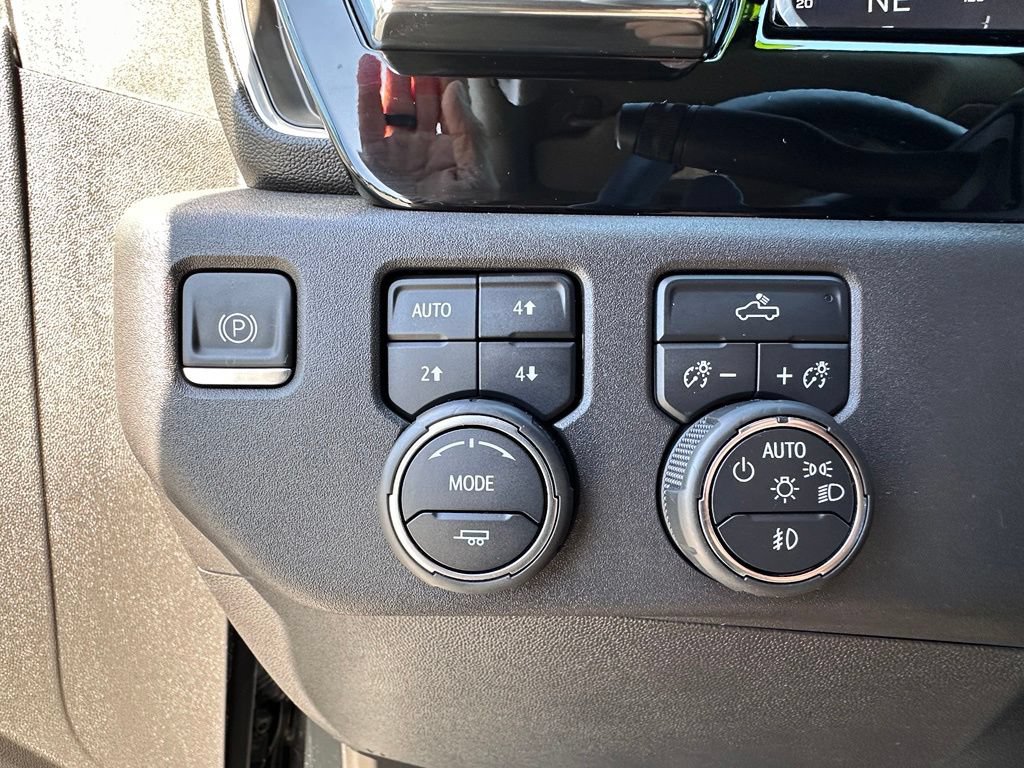 Used 2024 Chevrolet Silverado 1500 LT Trail Boss w/ Convenience Package II AWD/4WD image 38