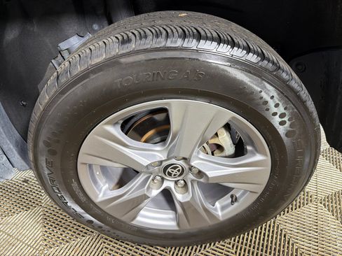 Used 2022 Toyota RAV4 XLE FWD image 19