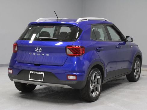 Used 2024 Hyundai Venue SEL FWD image 8