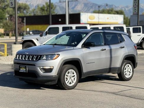 Used 2018 Jeep Compass Sport w/ Tech Group AWD/4WD image 3