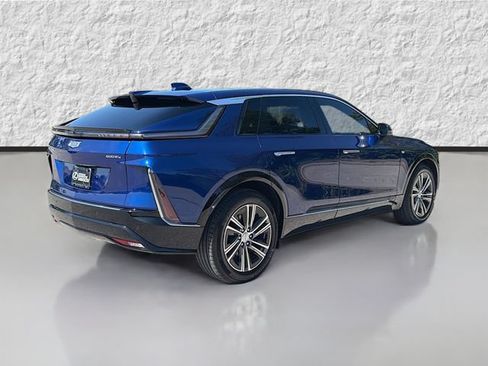 Used 2024 Cadillac Lyriq Luxury AWD/4WD image 3