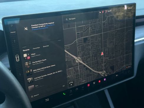 Used 2024 Tesla Model S image 18