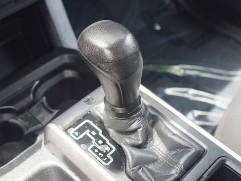 Used 2020 Toyota Tacoma SR5 RWD image 10