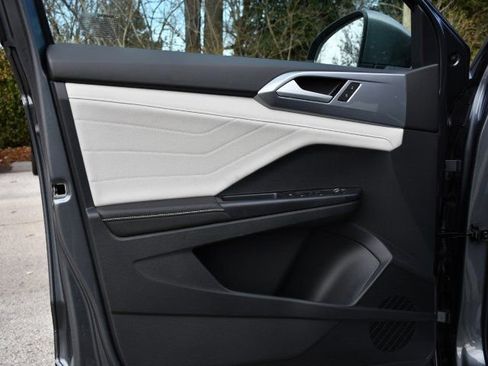 New 2026 Volkswagen Taos SEL image 10