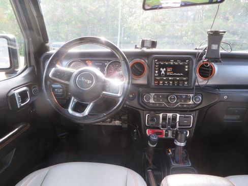 Used 2021 Jeep Gladiator Mojave AWD/4WD image 13