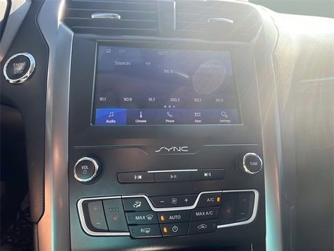 Used 2020 Ford Fusion SEL image 19