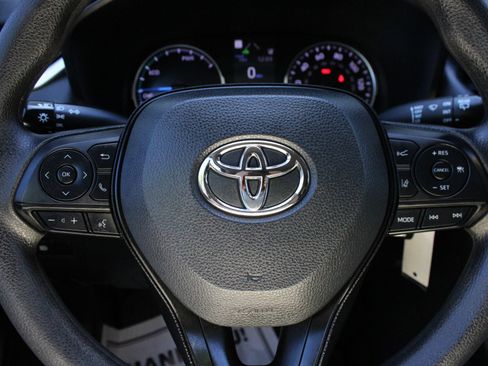 Used 2022 Toyota RAV4 LE AWD/4WD image 24