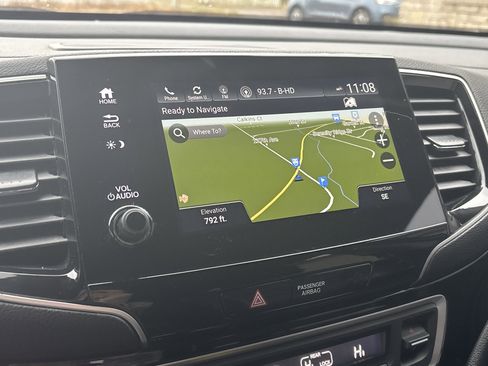 Used 2019 Honda Pilot Touring image 3