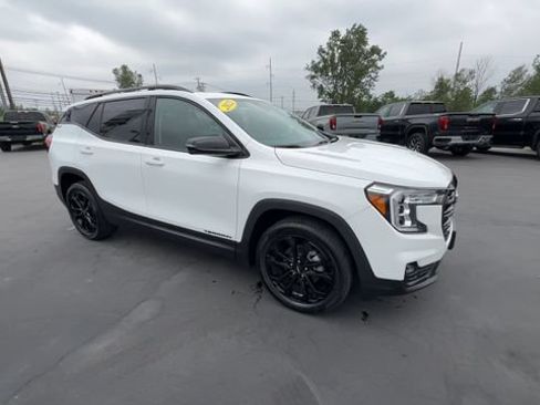 Used 2022 GMC Terrain SLT w/ Elevation Edition AWD/4WD image 2