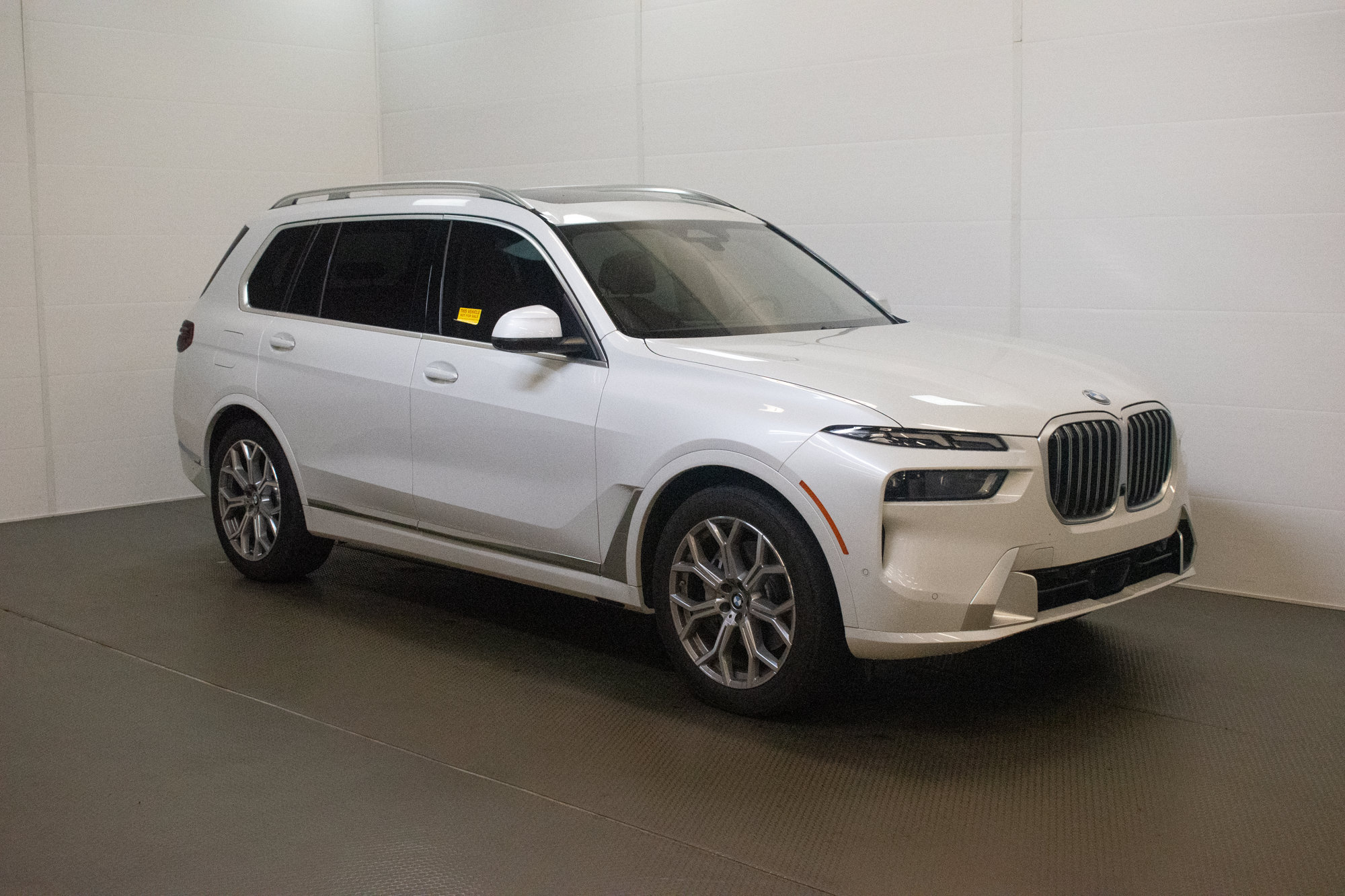 Used 2025 BMW X7 xDrive40i w/ Climate Comfort Package AWD/4WD image 1