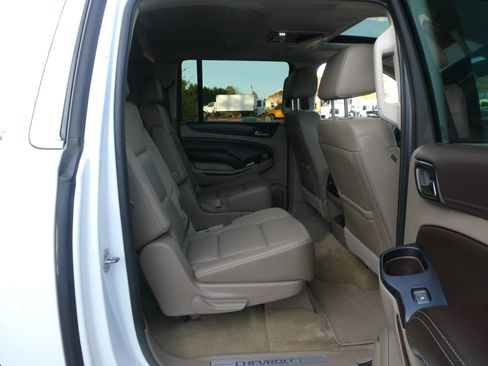 Used 2018 Chevrolet Suburban LT image 29