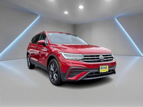 Certified 2022 Volkswagen Tiguan SE image 2