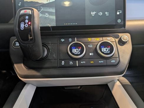 New 2026 Land Rover Defender 110 X-Dynamic SE image 23