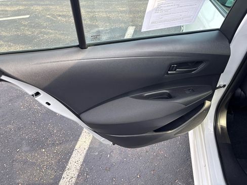 Used 2025 Toyota Corolla LE FWD image 27