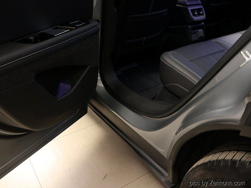 Used 2025 Cadillac Optiq Luxury 2 w/ LPO, Floor Liner Package AWD/4WD image 31