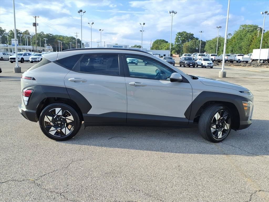 Used 2024 Hyundai Kona SEL FWD image 3