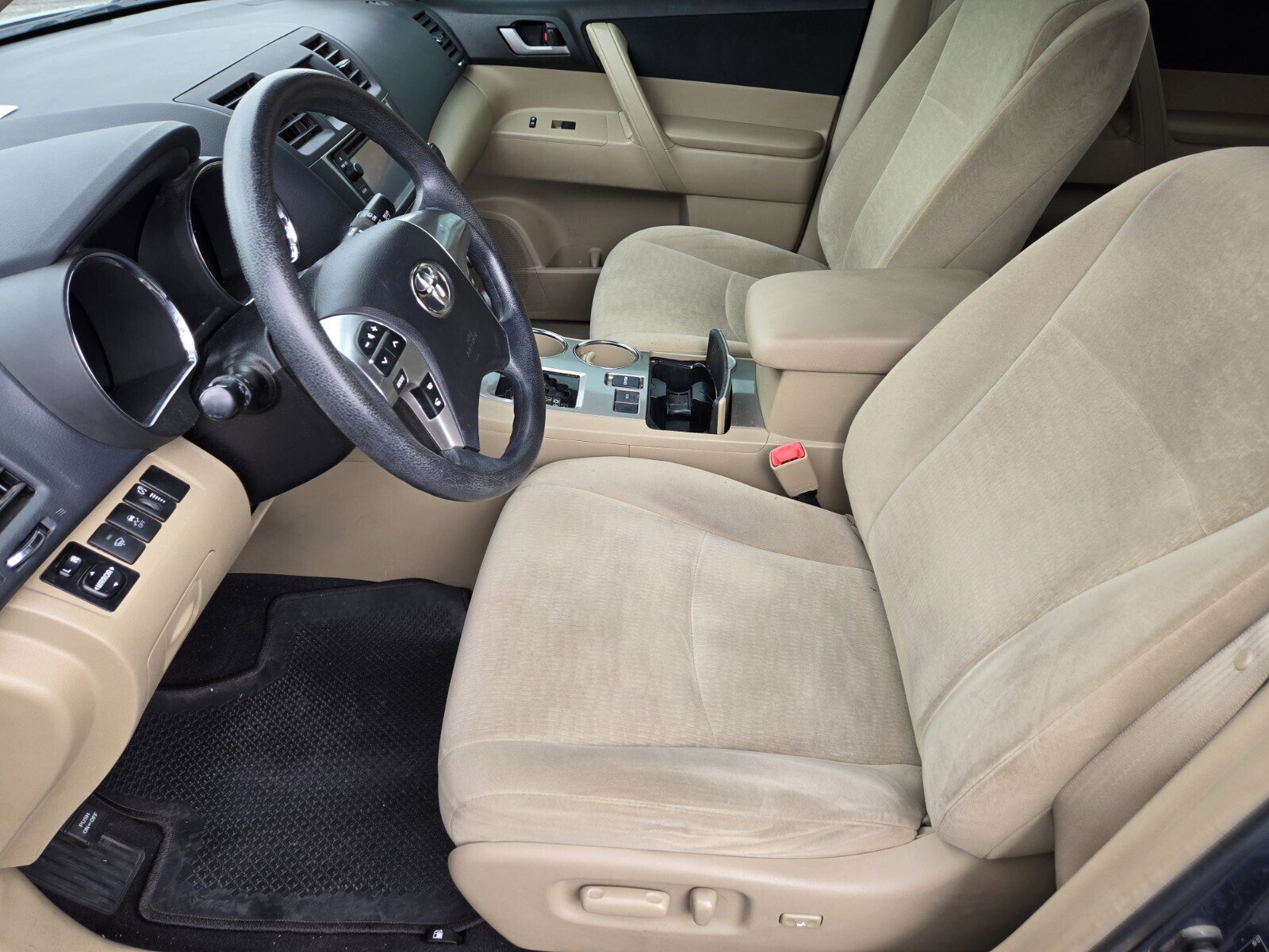 Used 2013 Toyota Highlander Plus FWD image 7