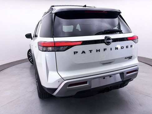 Used 2024 Nissan Pathfinder Platinum AWD/4WD image 5