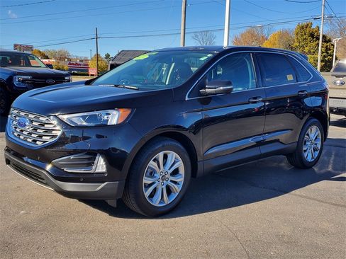Used 2024 Ford Edge Titanium image 3