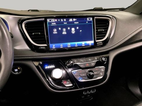 Used 2022 Chrysler Pacifica Touring-L w/ S Appearance Package AWD/4WD image 6