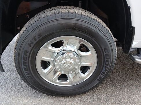 Used 2024 RAM 3500 Tradesman w/ Chrome Appearance Group image 22