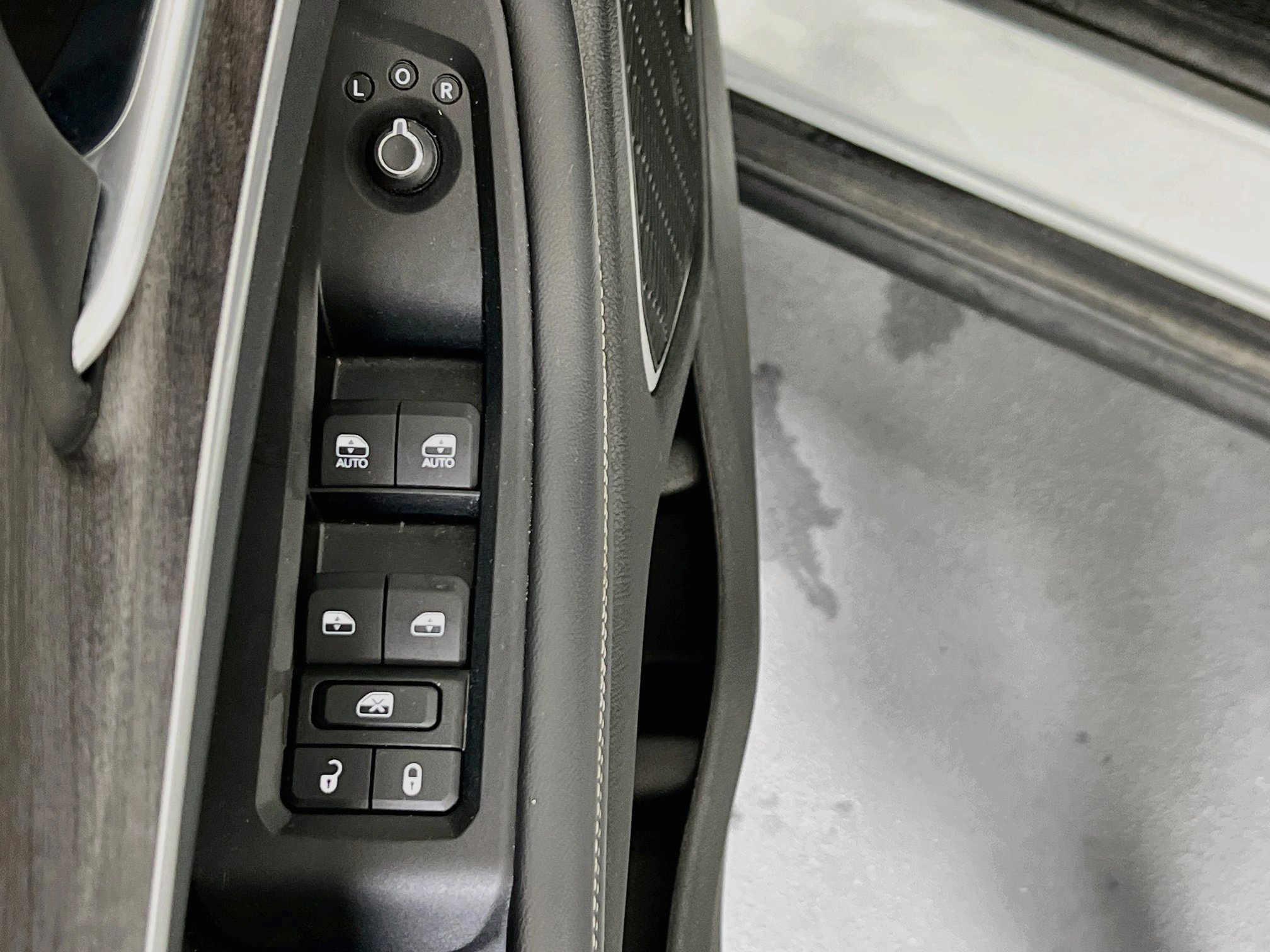 Used 2023 Jeep Grand Cherokee L Limited w/ Black Appearance Package AWD/4WD image 18