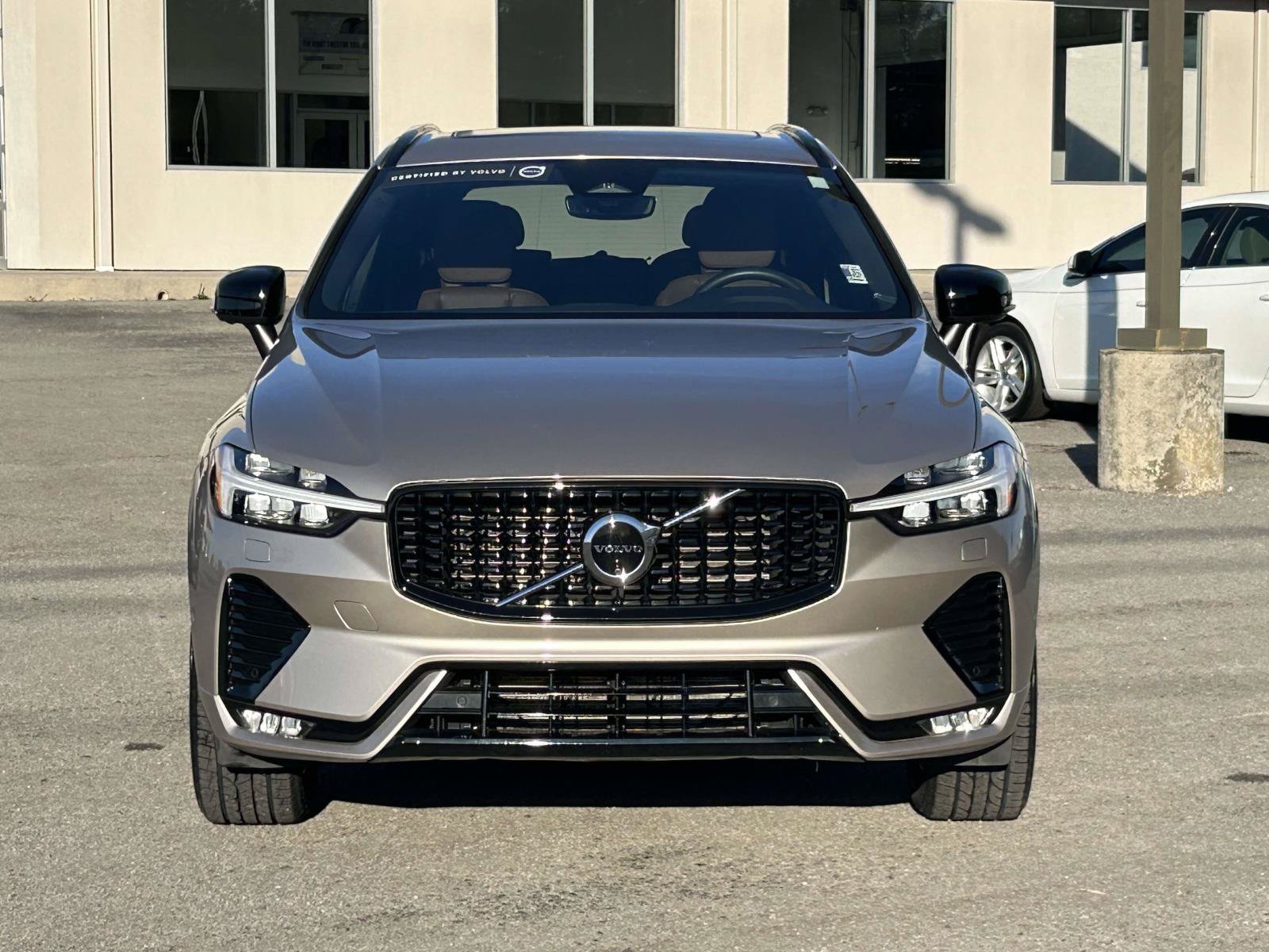 Certified 2024 Volvo XC60 B5 Plus AWD/4WD image 2