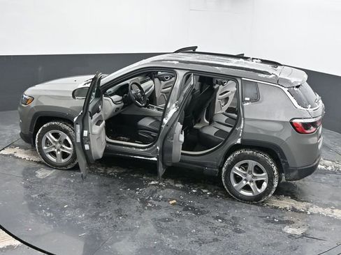 Used 2024 Jeep Compass Latitude image 60