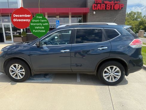 Used 2015 Nissan Rogue SV image 1