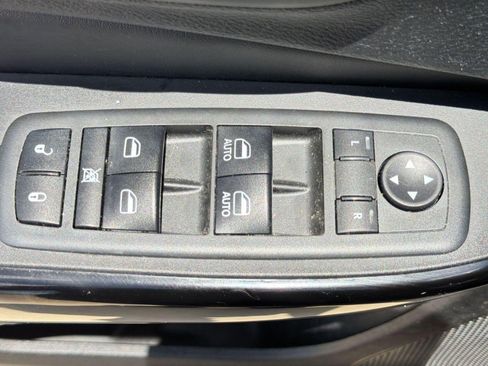 Used 2020 Jeep Cherokee Latitude Plus FWD image 12