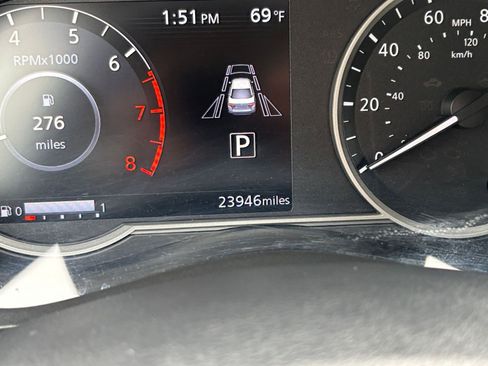 Used 2025 Nissan Versa SV image 38