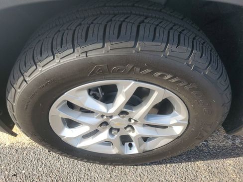 Used 2021 Chevrolet Traverse LS image 9