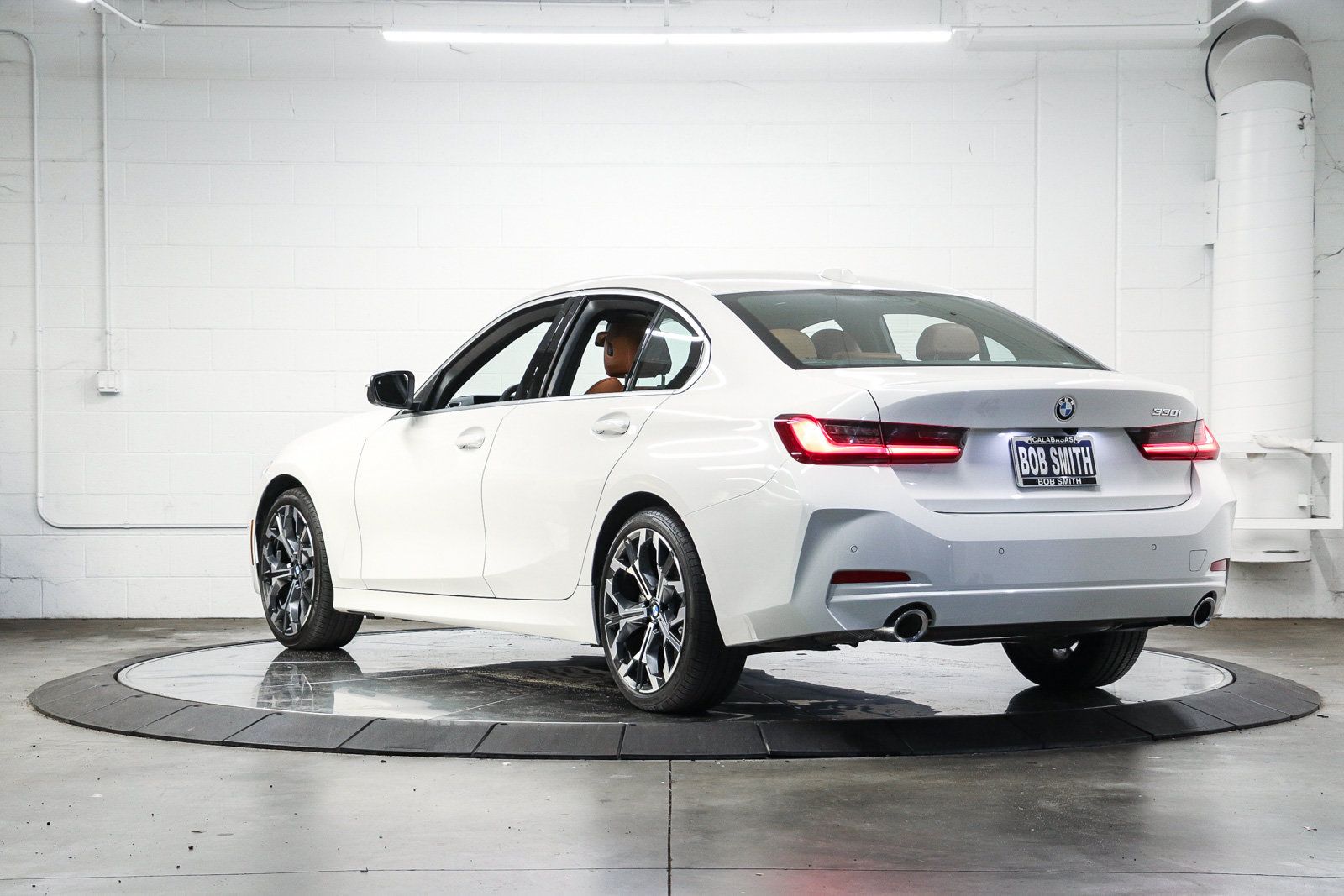 Used 2026 BMW 330i Sedan w/ Premium Package RWD image 4