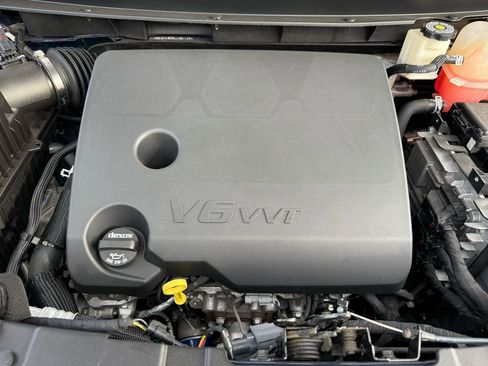 Used 2022 Chevrolet Traverse LS image 21