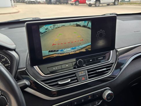 Used 2023 Nissan Altima 2.5 SR w/ SR Premium Package image 19