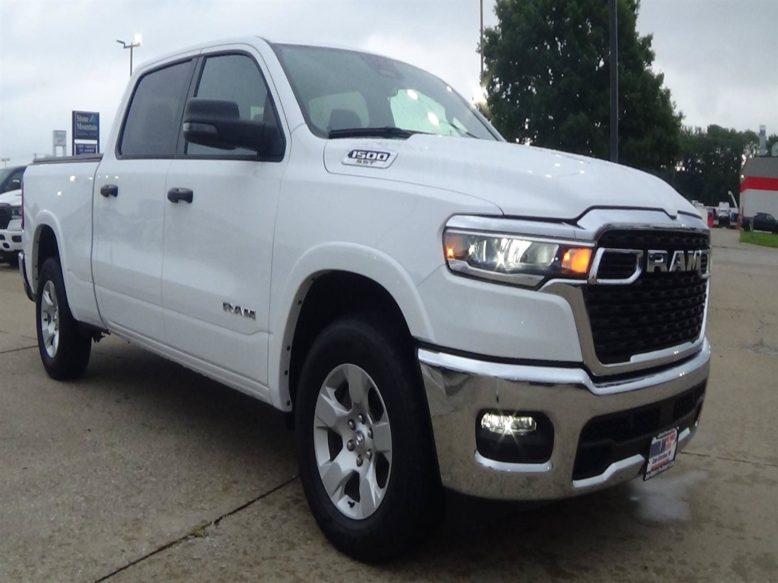 Used 2025 RAM 1500 Big Horn AWD/4WD image 4