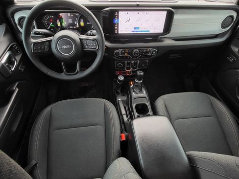 Used 2024 Jeep Wrangler Unlimited image 26
