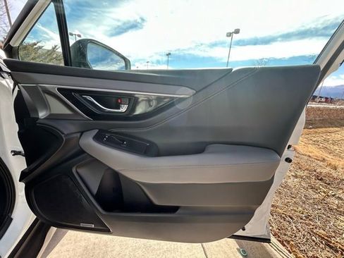 Used 2025 Subaru Outback Onyx Edition image 27