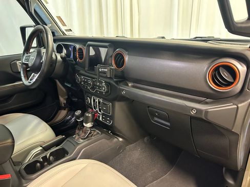 Used 2022 Jeep Gladiator Mojave w/ Dual Top Group AWD/4WD image 21