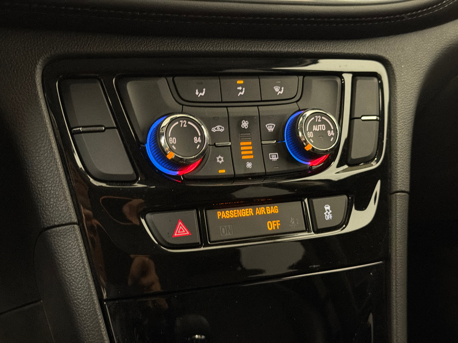Used 2019 Buick Encore Sport Touring FWD image 20