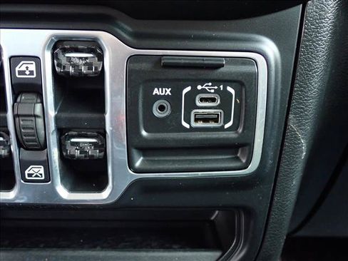 Used 2020 Jeep Wrangler Unlimited Sahara AWD/4WD image 18