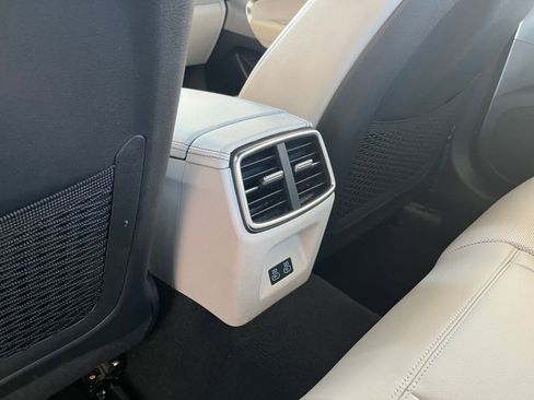 Used 2025 Genesis G70 2.5T image 24