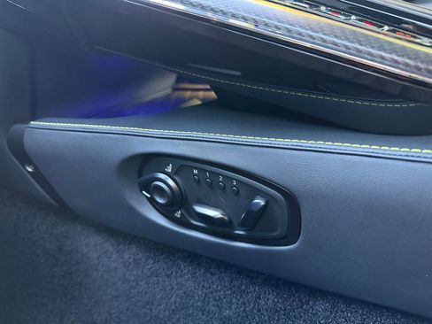 Used 2025 Aston Martin V8 Vantage Coupe image 35