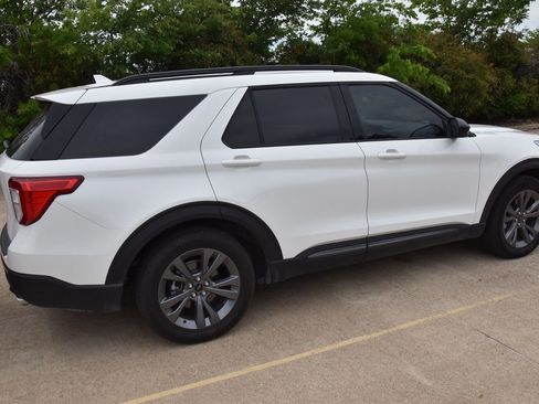Used 2023 Ford Explorer XLT w/ Equipment Group 202A image 5