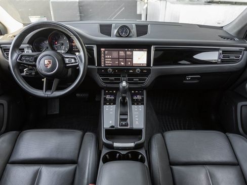 Certified 2024 Porsche Macan image 12